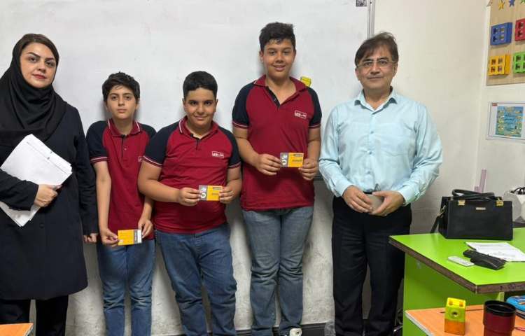 اهدای کارت نمایشگاه