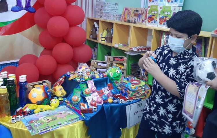 اهدای کارنامه های تحصیلی همراه با جشنواره جوایز جشن یادگیری 12