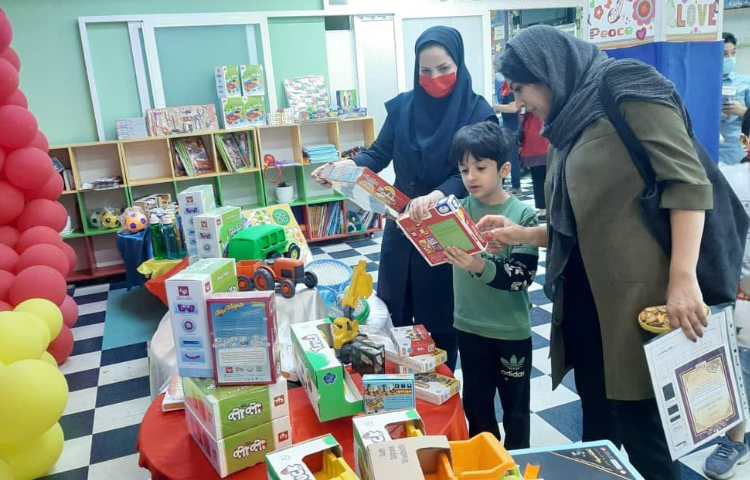 اهدای کارنامه های تحصیلی همراه با جشنواره جوایز جشن یادگیری 17