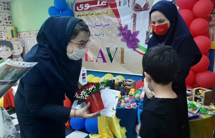 اهدای کارنامه های تحصیلی همراه با جشنواره جوایز جشن یادگیری 18