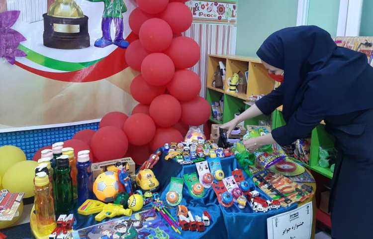 اهدای کارنامه های تحصیلی همراه با جشنواره جوایز جشن یادگیری 20