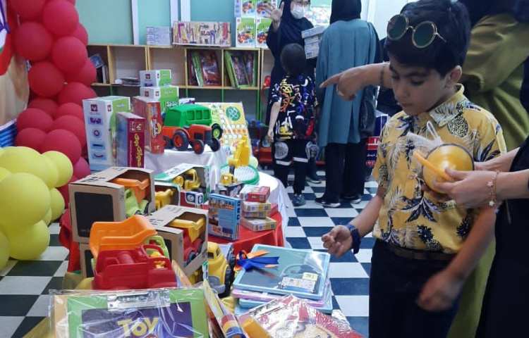 اهدای کارنامه های تحصیلی همراه با جشنواره جوایز جشن یادگیری 21