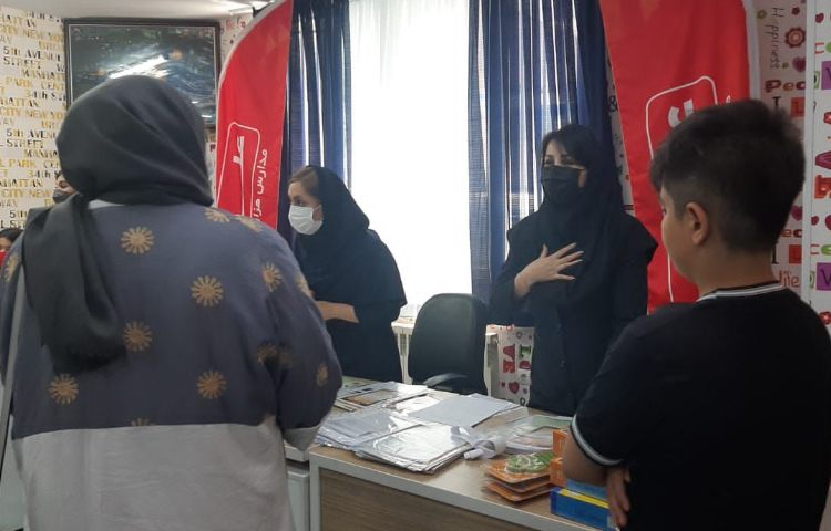 اهدای کارنامه های تحصیلی همراه با جشنواره جوایز جشن یادگیری 22