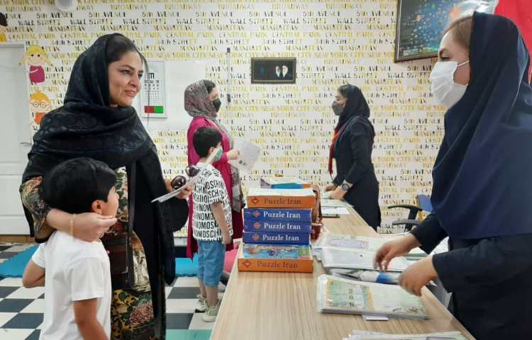 اهدای کارنامه های تحصیلی همراه با جشنواره جوایز جشن یادگیری 32