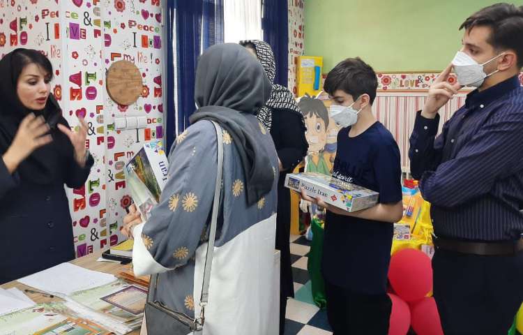 اهدای کارنامه های تحصیلی همراه با جشنواره جوایز جشن یادگیری 34