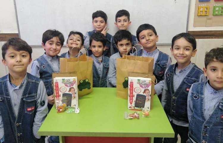 اهدای یادگاری درس (ق، ل) توسط گل پسرانم یزدان جان و کوروش جان 2