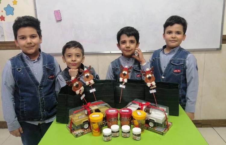 اهدای یادگاری درس "و" توسط رادمان جان 1