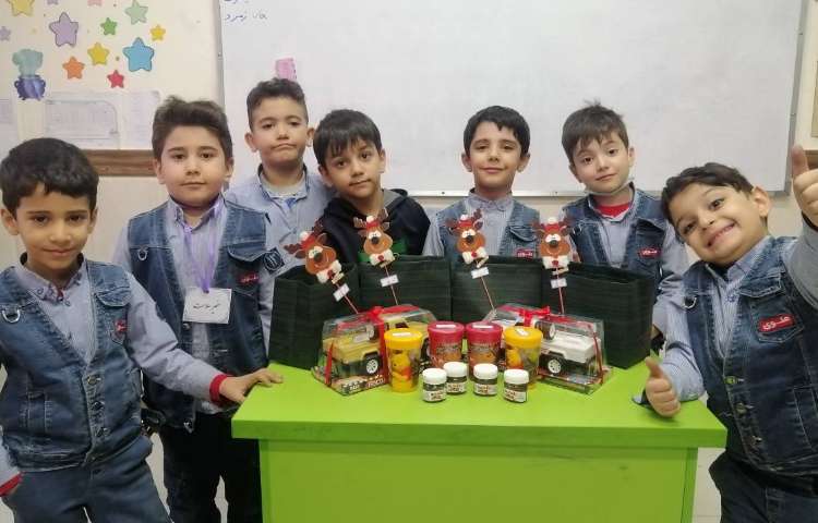 اهدای یادگاری درس "و" توسط رادمان جان 3