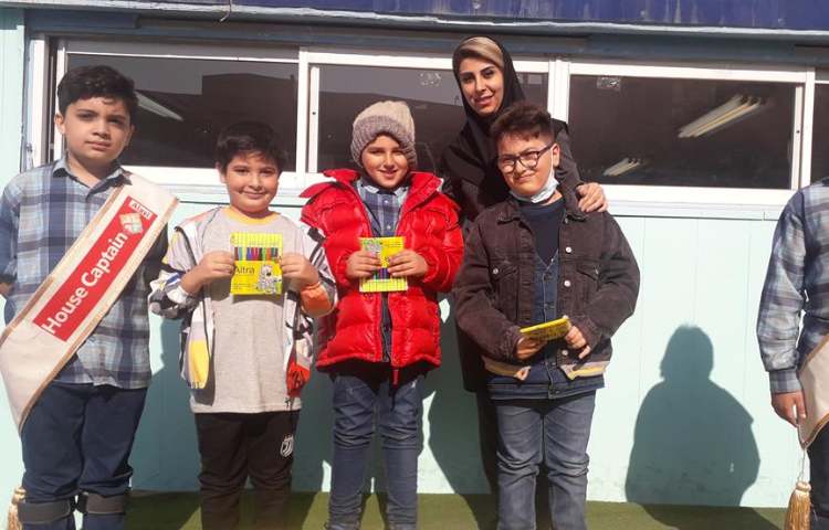 اهدا جوایز سه شنبه داغ دانش آموزان دوم تا ششم دبستان 13