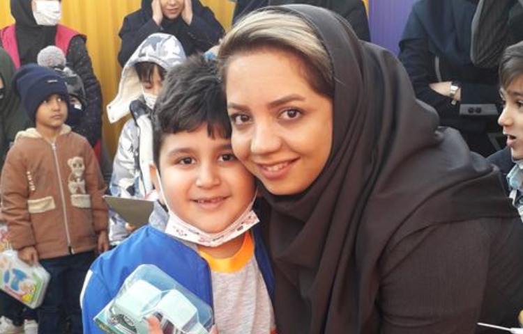 اهدا جوایز سه شنبه داغ دانش آموزان پیش و اول 8