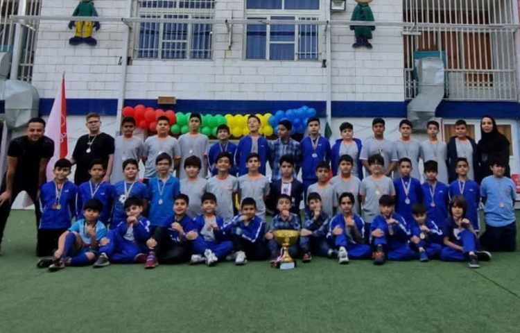 اهدا جوایز مسابقات فرهنگی و هنری بین شعب دبستان های دخترانه و پسرانه علوی 1