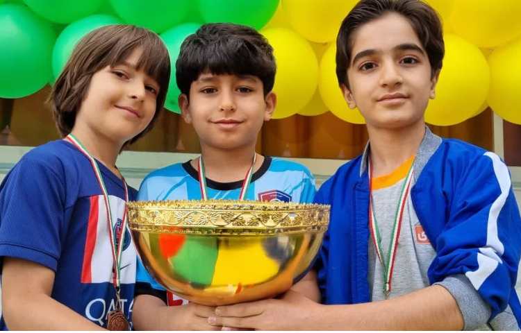 اهدا جوایز مسابقات فرهنگی و هنری بین شعب دبستان های دخترانه و پسرانه علوی 2