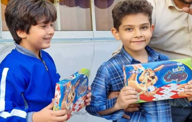 اهدا جوایز مسابقات فرهنگی و هنری بین شعب دبستان های دخترانه و پسرانه علوی 5