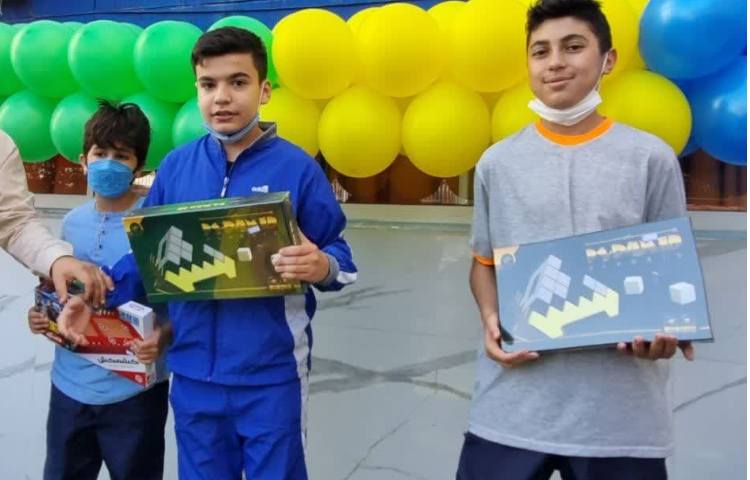 اهدا جوایز مسابقات فرهنگی و هنری بین شعب دبستان های دخترانه و پسرانه علوی 7