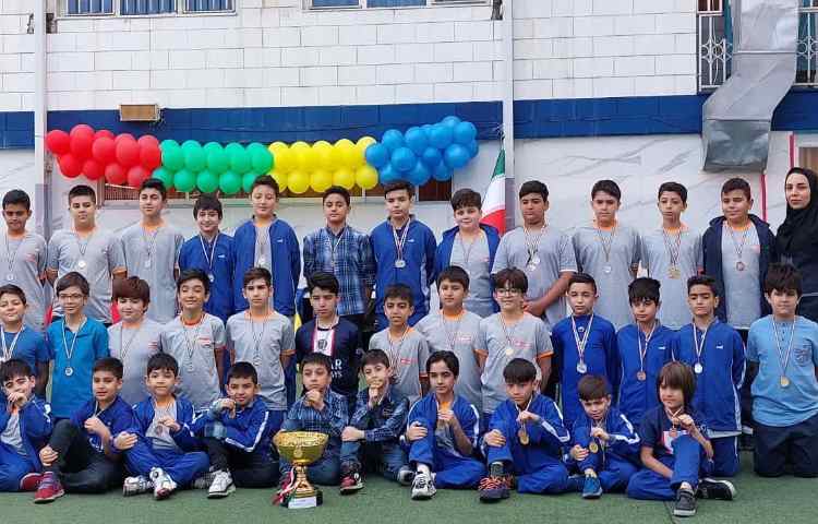 اهدا جوایز مسابقات فرهنگی و هنری بین شعب دبستان های دخترانه و پسرانه علوی 11