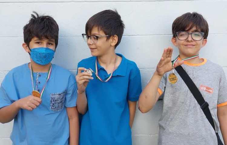 اهدا جوایز مسابقات فرهنگی و هنری بین شعب دبستان های دخترانه و پسرانه علوی 12