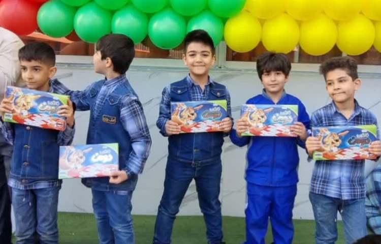 اهدا جوایز مسابقات فرهنگی و هنری بین شعب دبستان های دخترانه و پسرانه علوی 14