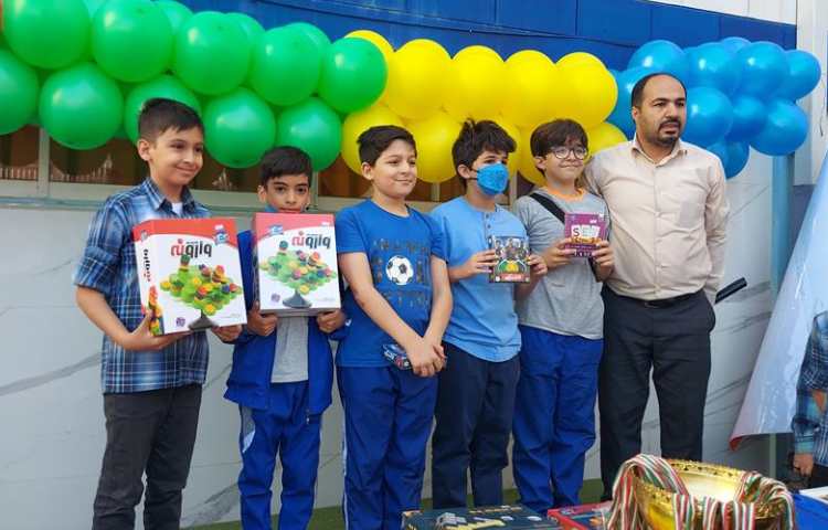 اهدا جوایز مسابقات فرهنگی و هنری بین شعب دبستان های دخترانه و پسرانه علوی 17