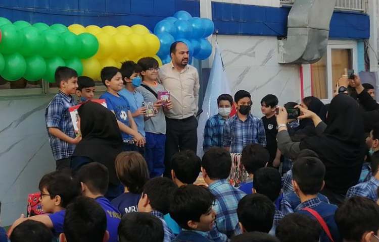 اهدا جوایز مسابقات فرهنگی و هنری بین شعب دبستان های دخترانه و پسرانه علوی 18