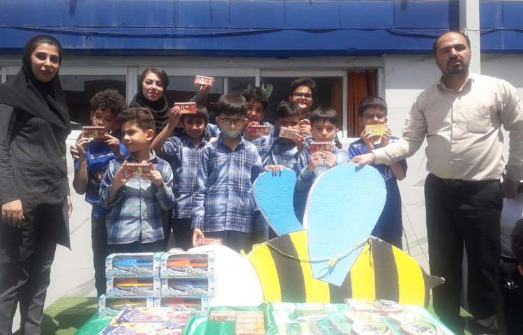 اهدا جوایز مسابقه زبانی دانش آموزان دبستان علوی 1