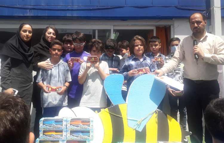 اهدا جوایز مسابقه زبانی دانش آموزان دبستان علوی 2