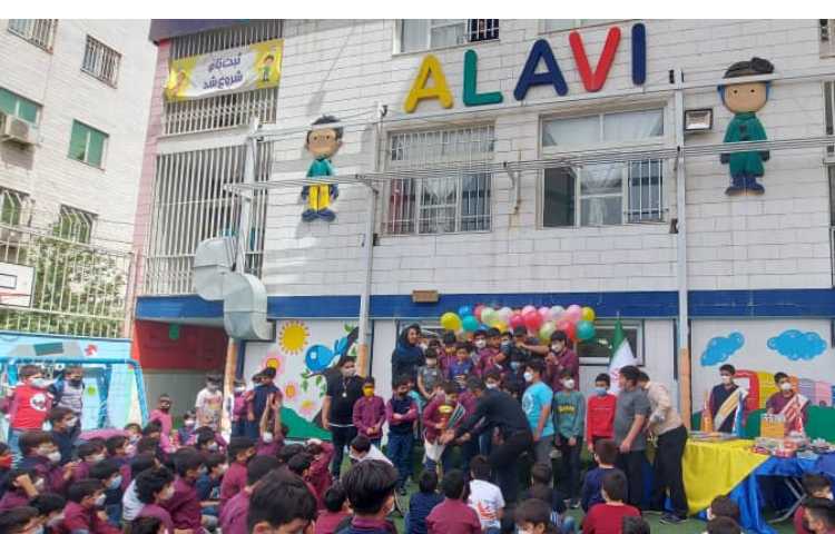 اهدا جوایز نفرات برتر مسابقات ورزشی بین شعب دبستان های علوی 12