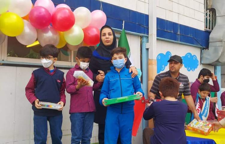 اهدا جوایز نفرات برتر مسابقات ورزشی بین شعب دبستان های علوی 16