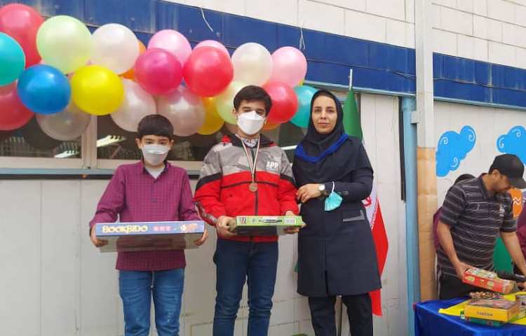 اهدا جوایز نفرات برتر مسابقات ورزشی بین شعب دبستان های علوی 18