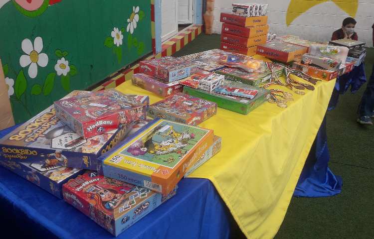 اهدا جوایز نفرات برتر مسابقات ورزشی بین شعب دبستان های علوی 2