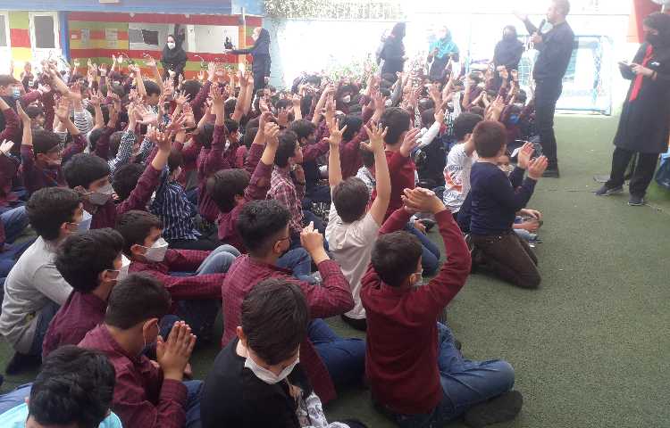 اهدا جوایز نفرات برتر مسابقات ورزشی بین شعب دبستان های علوی 3