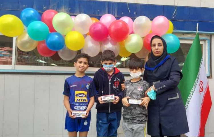 اهدا جوایز نفرات برتر مسابقات ورزشی بین شعب دبستان های علوی 8