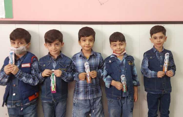 اهدا جوایز نفرات برتر مسابقه روز بهداشت دبستان علوی 1