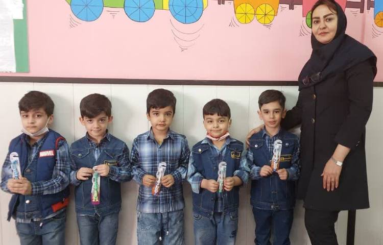 اهدا جوایز نفرات برتر مسابقه روز بهداشت دبستان علوی 2