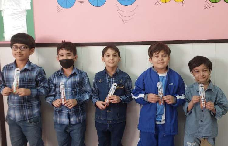 اهدا جوایز نفرات برتر مسابقه روز بهداشت دبستان علوی 3