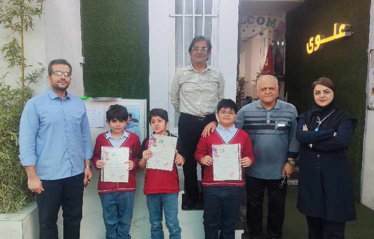 اهدا لوح تقدیر مسابقات امید فردا 2