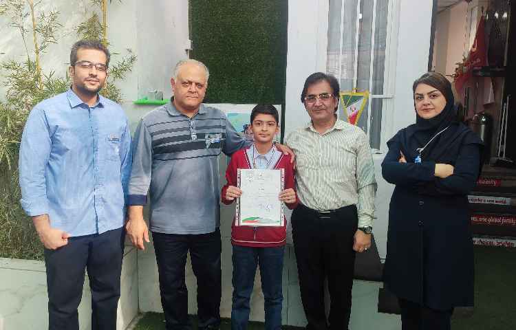 اهدا لوح تقدیر مسابقات امید فردا 7