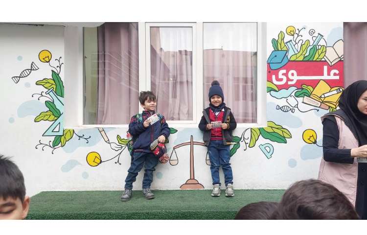 اهدا کارت امتیاز به شرکت کنندگان مسابقات نقاشی و تهران من 2