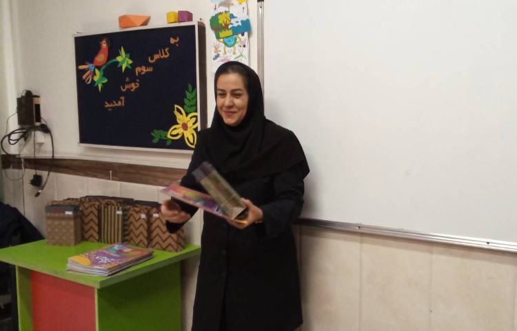 اهدا گیفت نوروزی به دانش آموزان 6