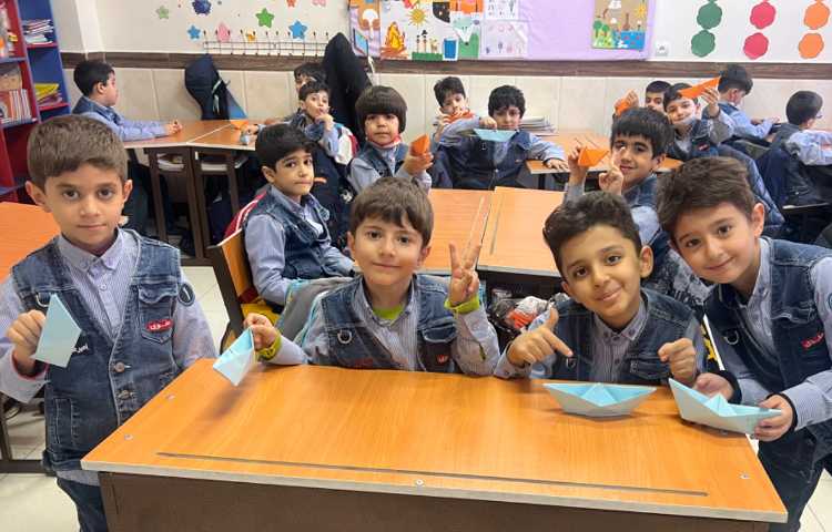 اوریگامی قایق جهت نشانه‌ی درس (ی) 1