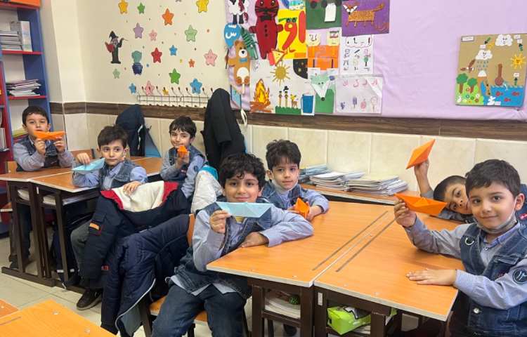 اوریگامی قایق جهت نشانه‌ی درس (ی) 2