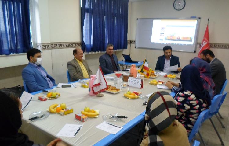 اولین جلسه انجمن اولیا و مربیان 4