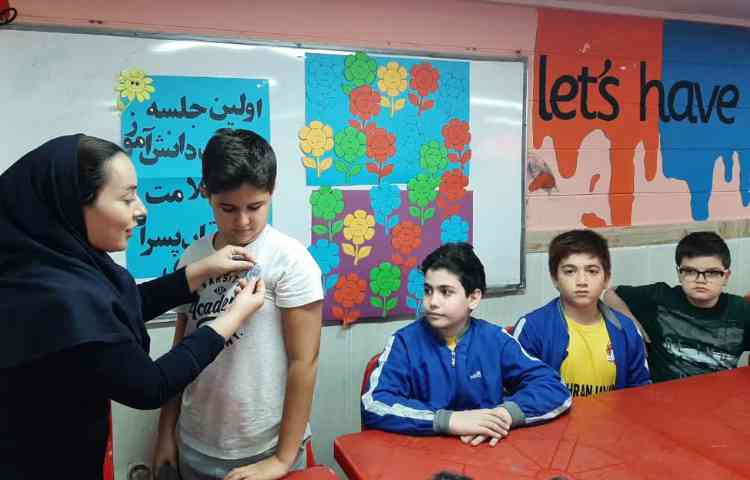 اولین جلسه شورای سفیران سلامت دبستان پسرانه علوی باهدف شناخت وظیفه 1