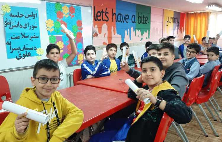 اولین جلسه شورای سفیران سلامت دبستان پسرانه علوی باهدف شناخت وظیفه 3