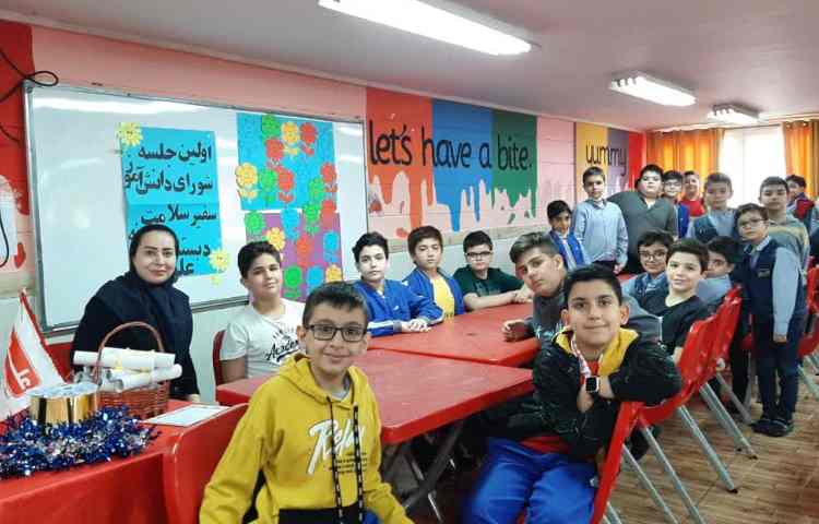 اولین جلسه شورای سفیران سلامت دبستان پسرانه علوی باهدف شناخت وظیفه