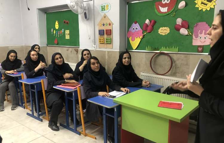 اولین جلسه ی دانش افزایی با معلمین گرامی 1