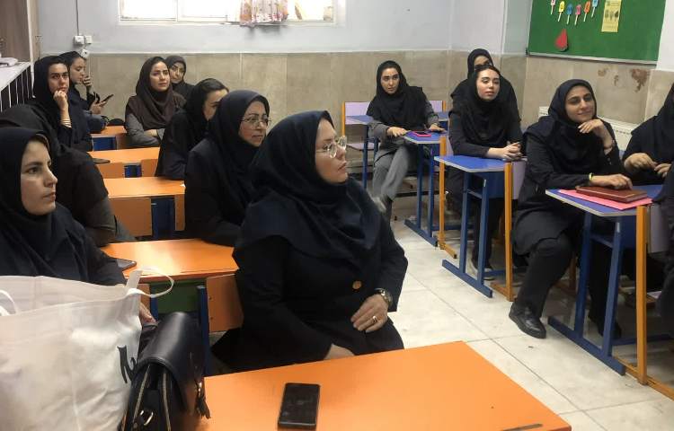 اولین جلسه ی دانش افزایی با معلمین گرامی 2