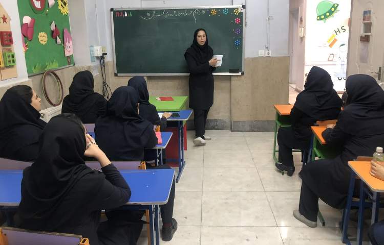 اولین جلسه ی دانش افزایی با معلمین گرامی 4