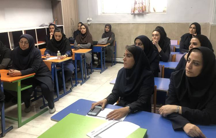 اولین جلسه ی دانش افزایی با معلمین گرامی 5