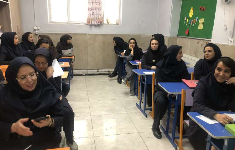 اولین جلسه ی دانش افزایی با معلمین گرامی 6