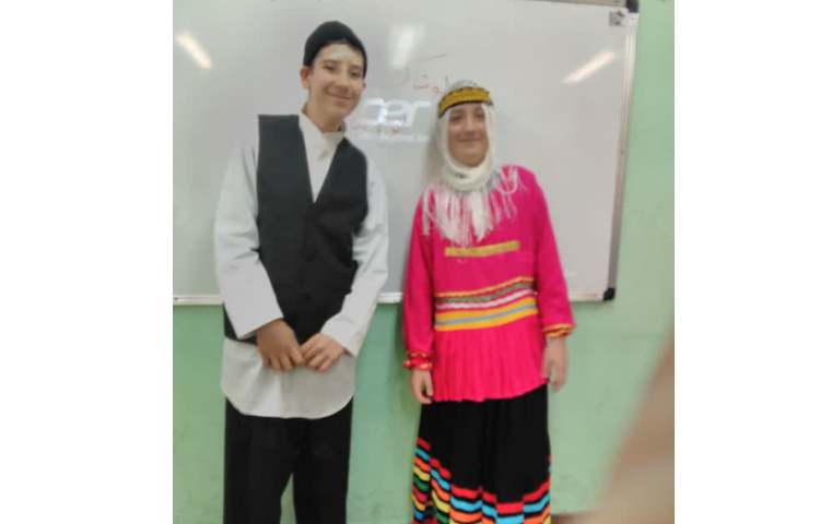 ایجاد انگیزه با موضوع لباس محلی مربوط به کتاب اجتماعی پایه ششم 2